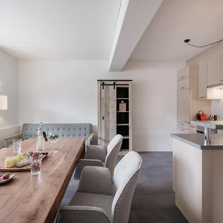 Chasa Plazzetta Apartment